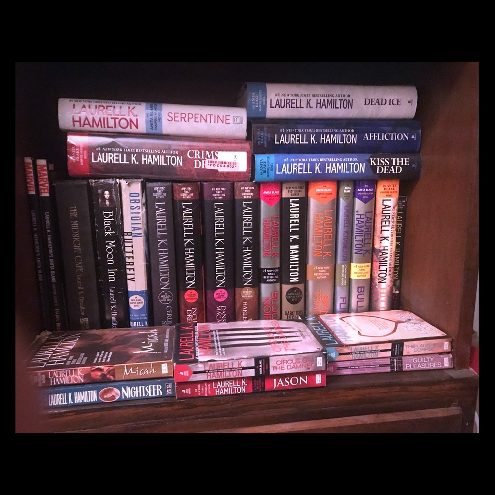 ENTIRE Laurell K. Hamilton collection!!!